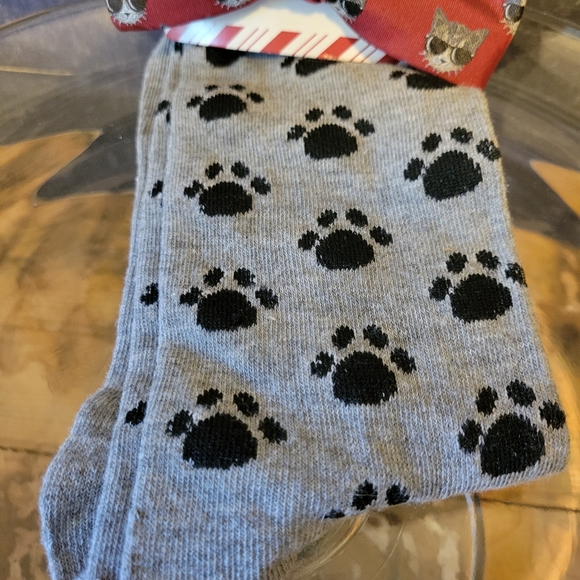 SALE-North Pole Trading Co men's bowtie and socks with cat theme set - Picture 4 of 7